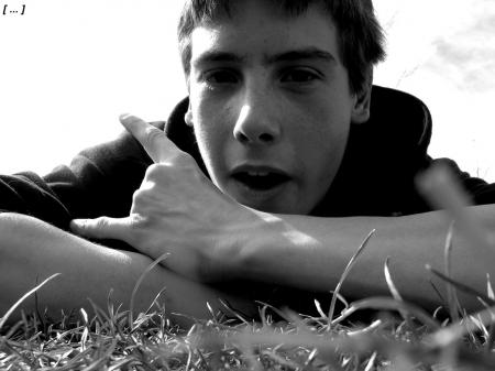 [ Lui ] =+> [ Charlito ] =+> [ Rockeur, metaleu, Skateur...]